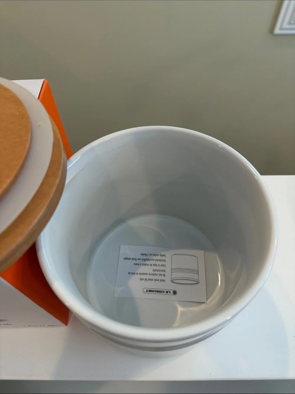 New Le Creuset 1.5 qt Ceramic Storage Canister with Wood Lid in WHITE _ FLAWED